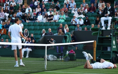 Gelanggang Rumput Wimbledon Tercekam Walaupun Tergelincir Kata